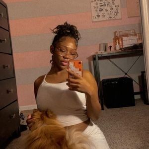 Meet your Posher, Elyse